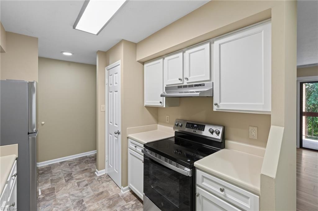 4008 Governors Sq Property Photo 7