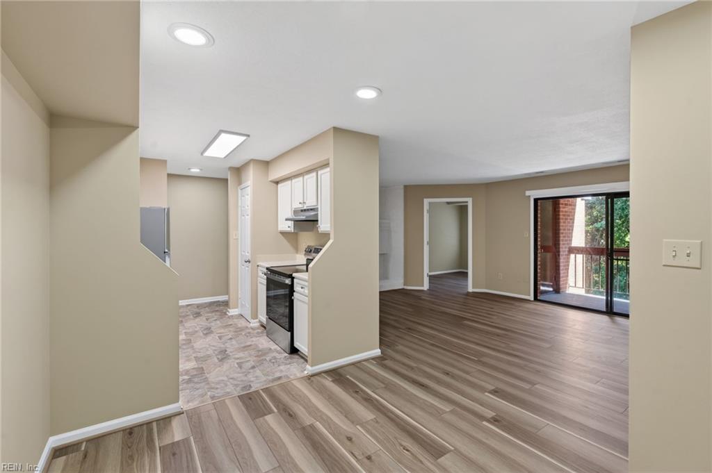4008 Governors Sq Property Photo 10