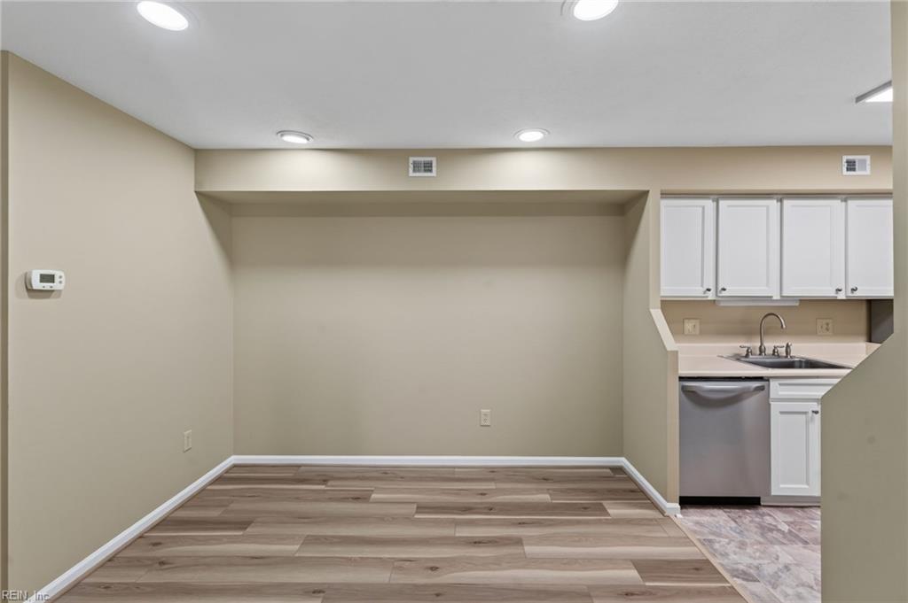 4008 Governors Sq Property Photo 11