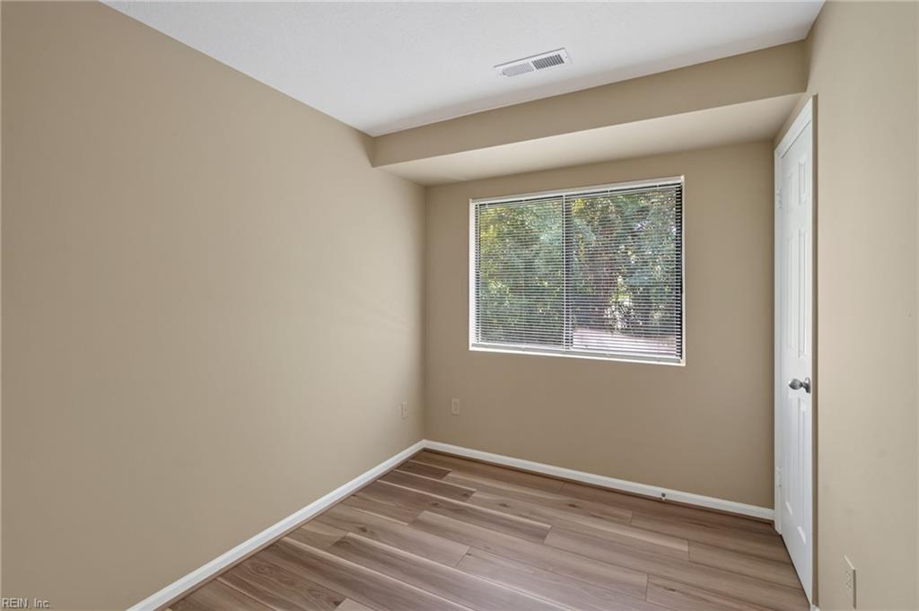 4008 Governors Sq Property Photo 12