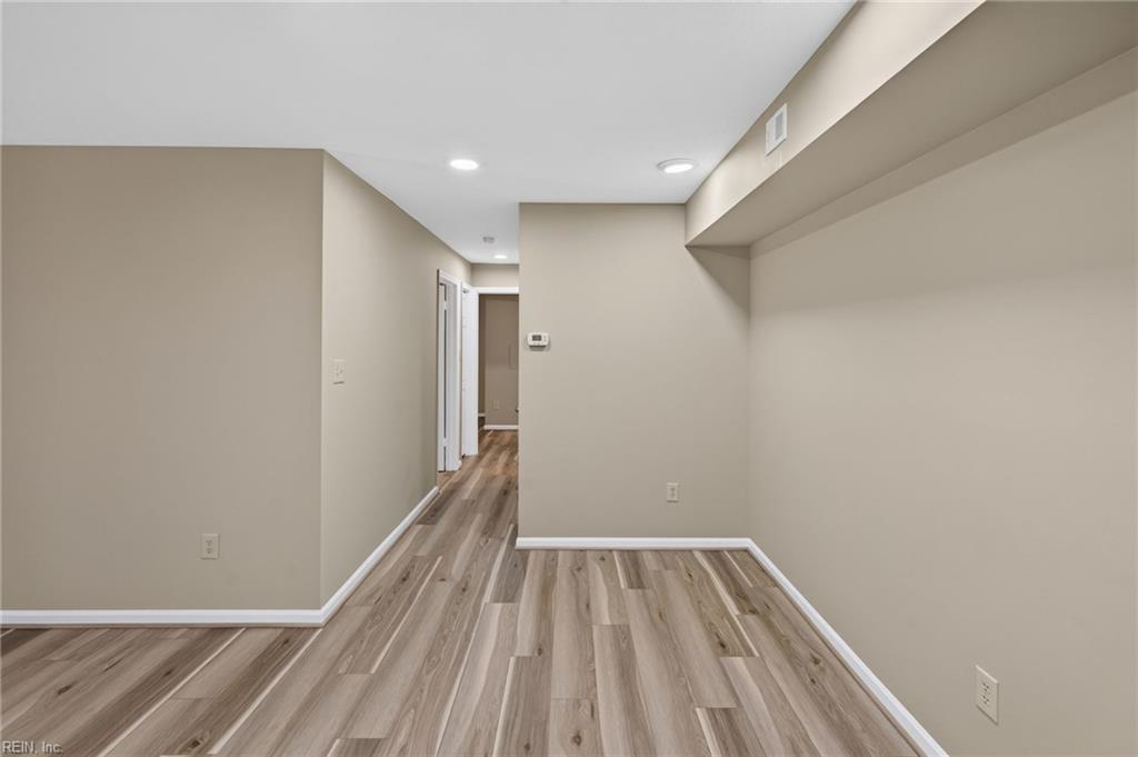 4008 Governors Sq Property Photo 14