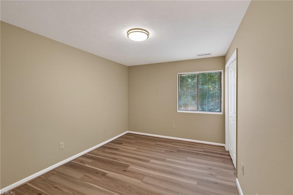 4008 Governors Sq Property Photo 15