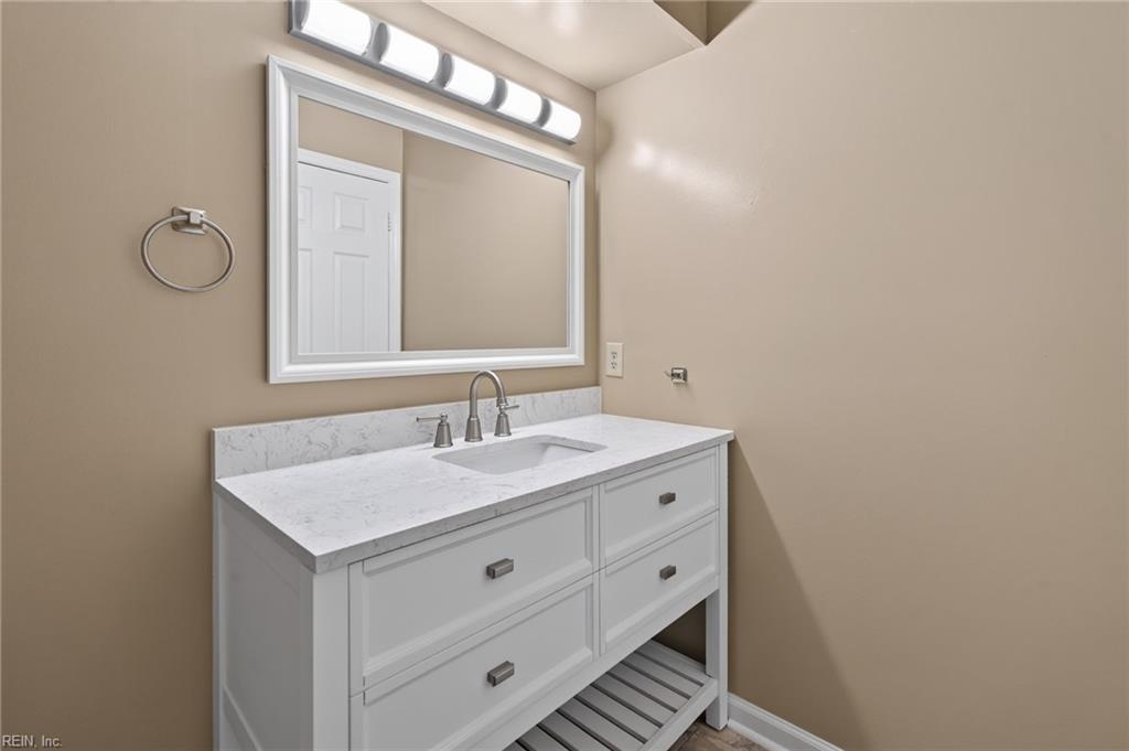 4008 Governors Sq Property Photo 21