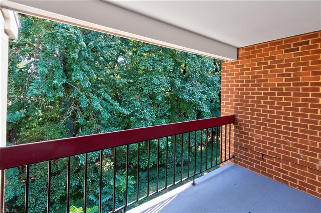 4008 Governors Sq Property Photo 25
