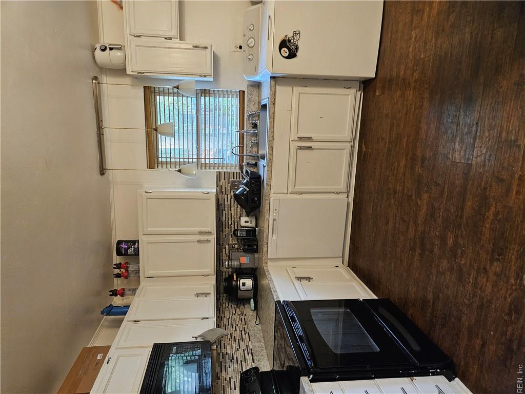 5769 W Hastings Arch Property Photo 3