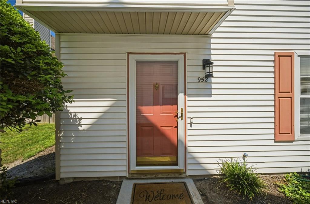 952 Gas Light Ln Property Photo 3