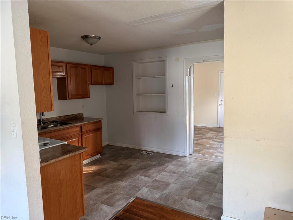 2918 Berkley Ave Property Photo 9
