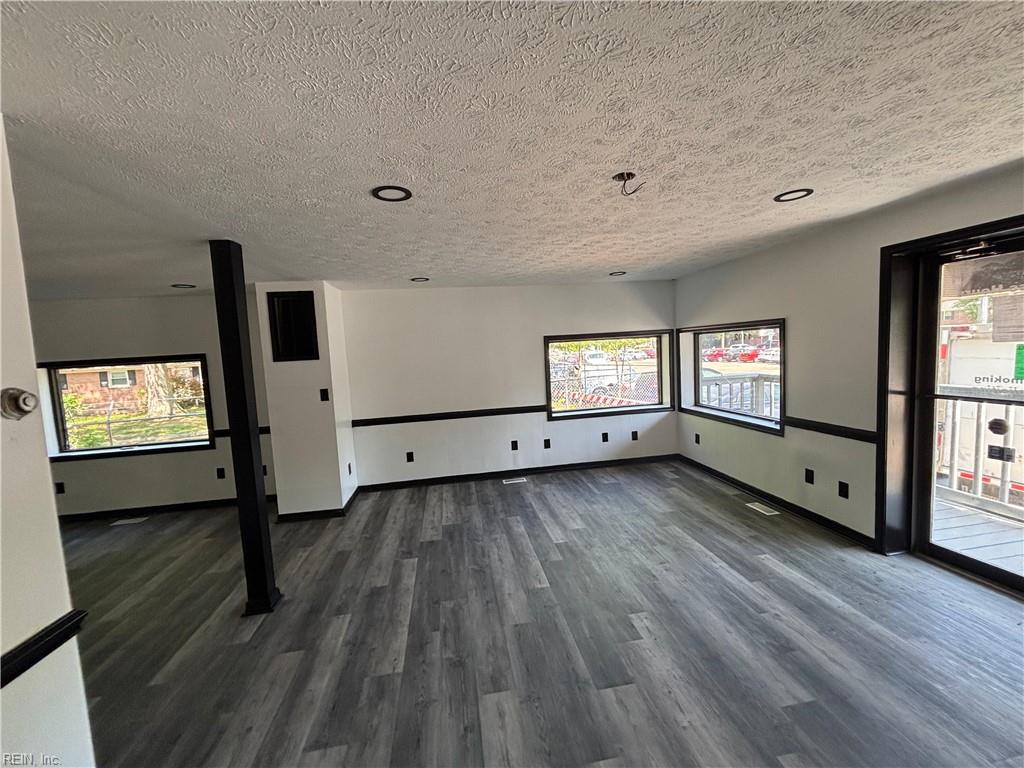 11021 Jefferson Ave Property Photo 2
