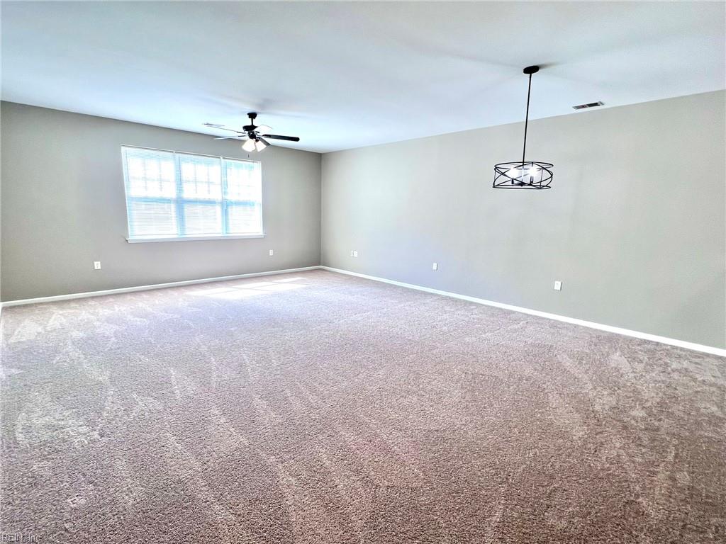 924 Southmoor Dr Property Photo 3