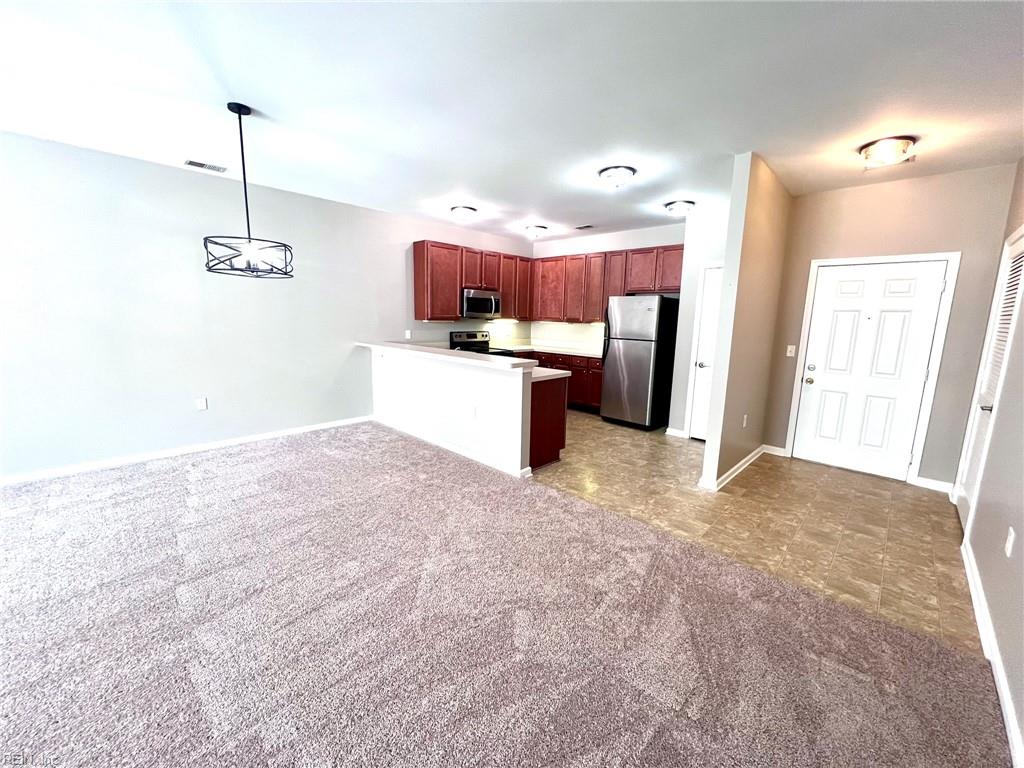 924 Southmoor Dr Property Photo 10