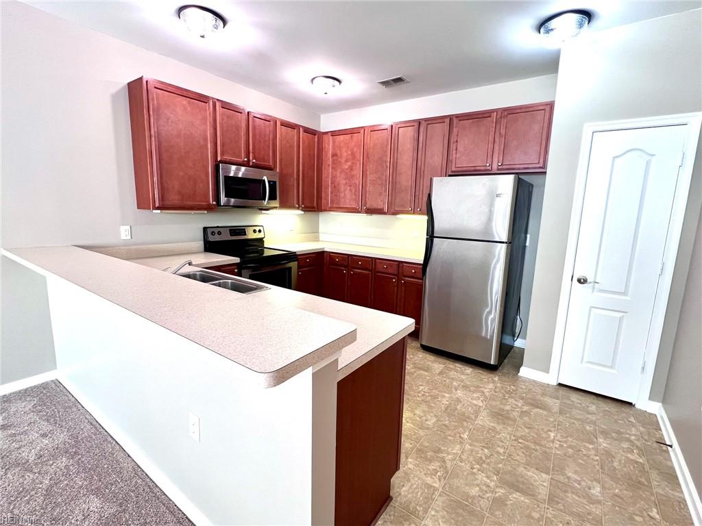 924 Southmoor Dr Property Photo 12