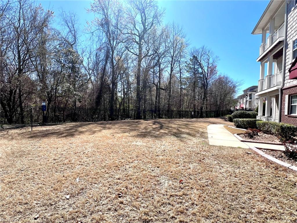 924 Southmoor Dr Property Photo 34
