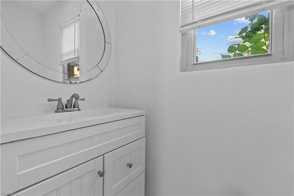 909 Portland St Property Photo 15