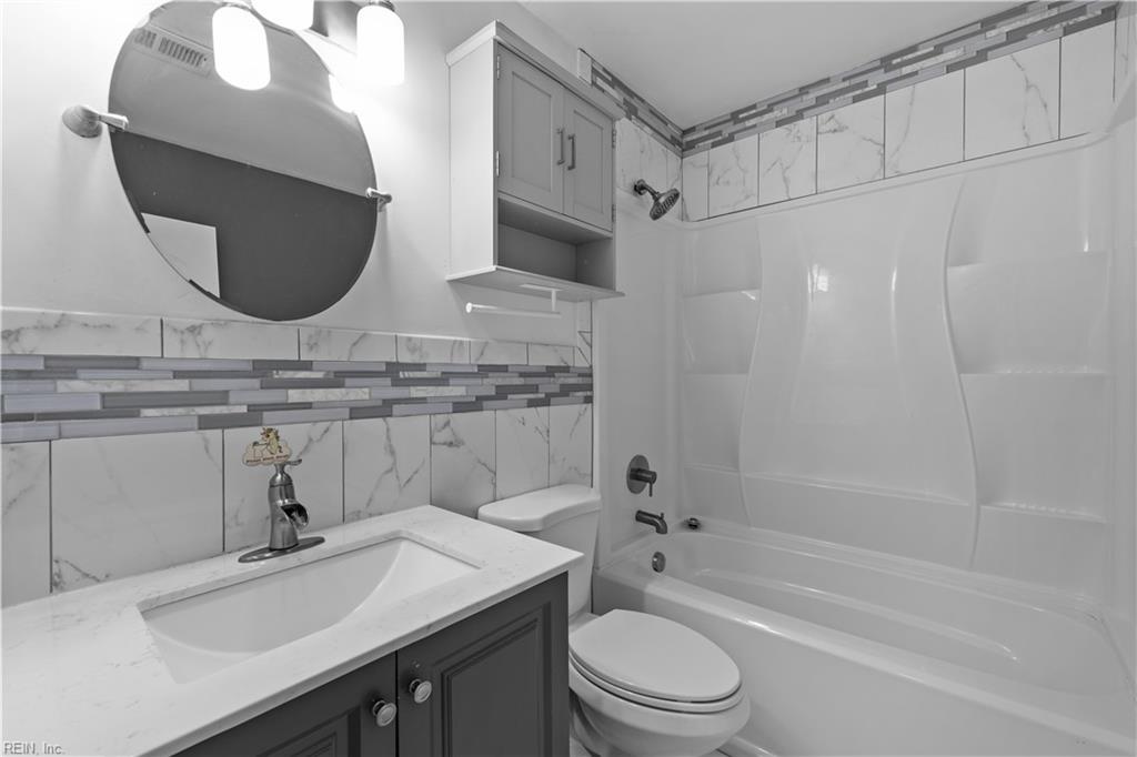 909 Portland St Property Photo 25
