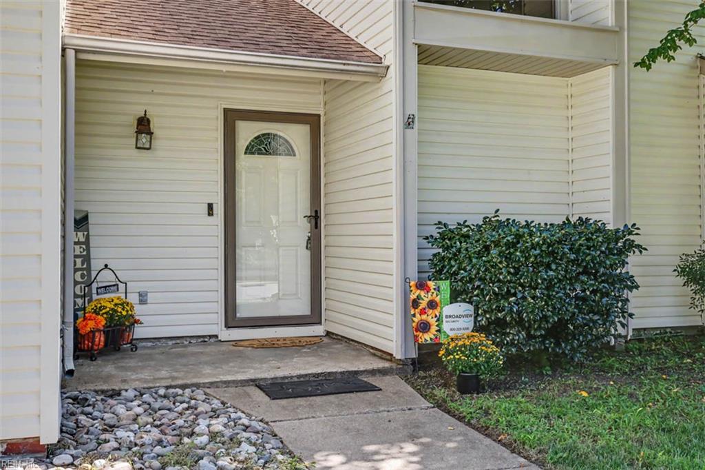 1330 Coral Pl Property Photo 2