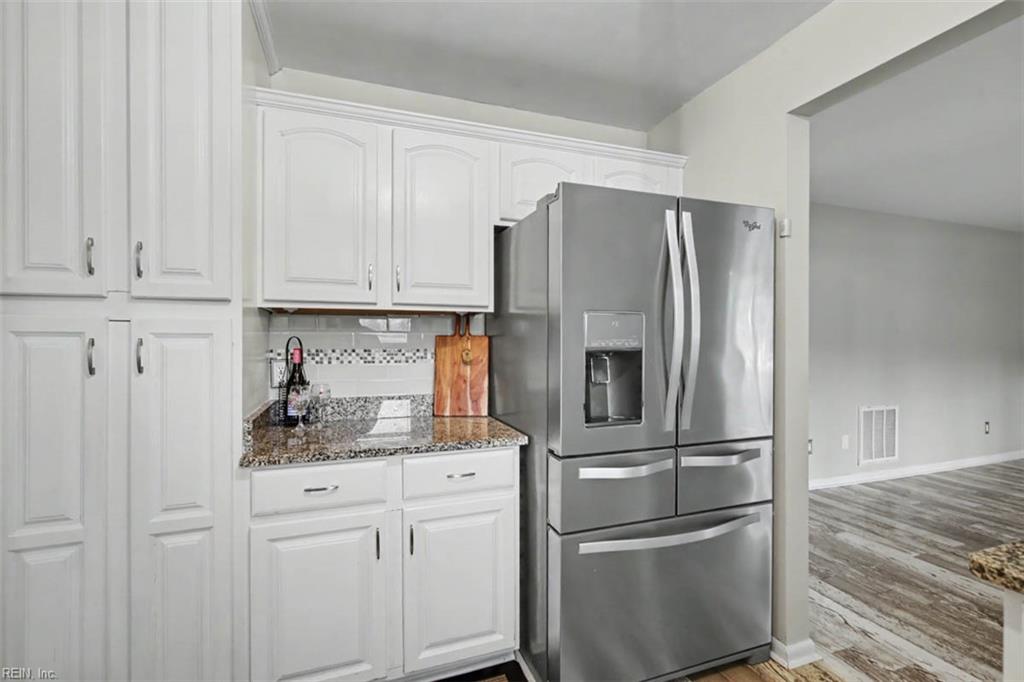 1330 Coral Pl Property Photo 6