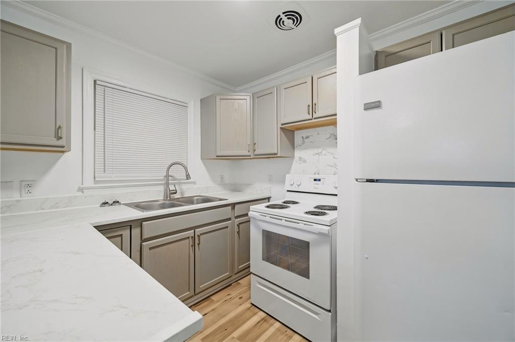 902 Center Ave Property Photo 8