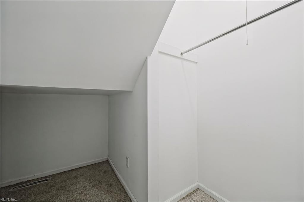 902 Center Ave Property Photo 18