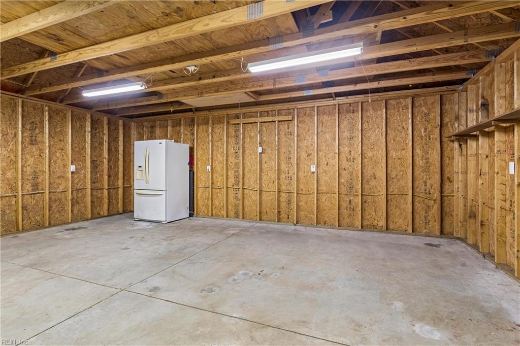 512 Dunning St Property Photo 38