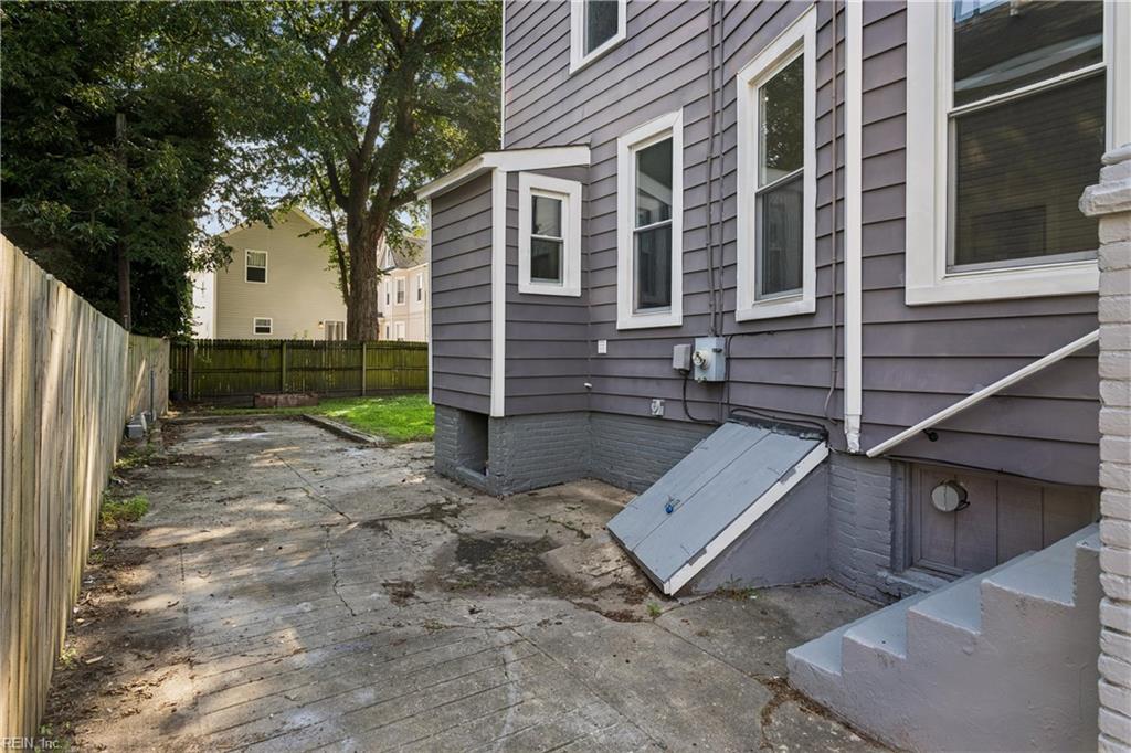 227 W 29th St Property Photo 42