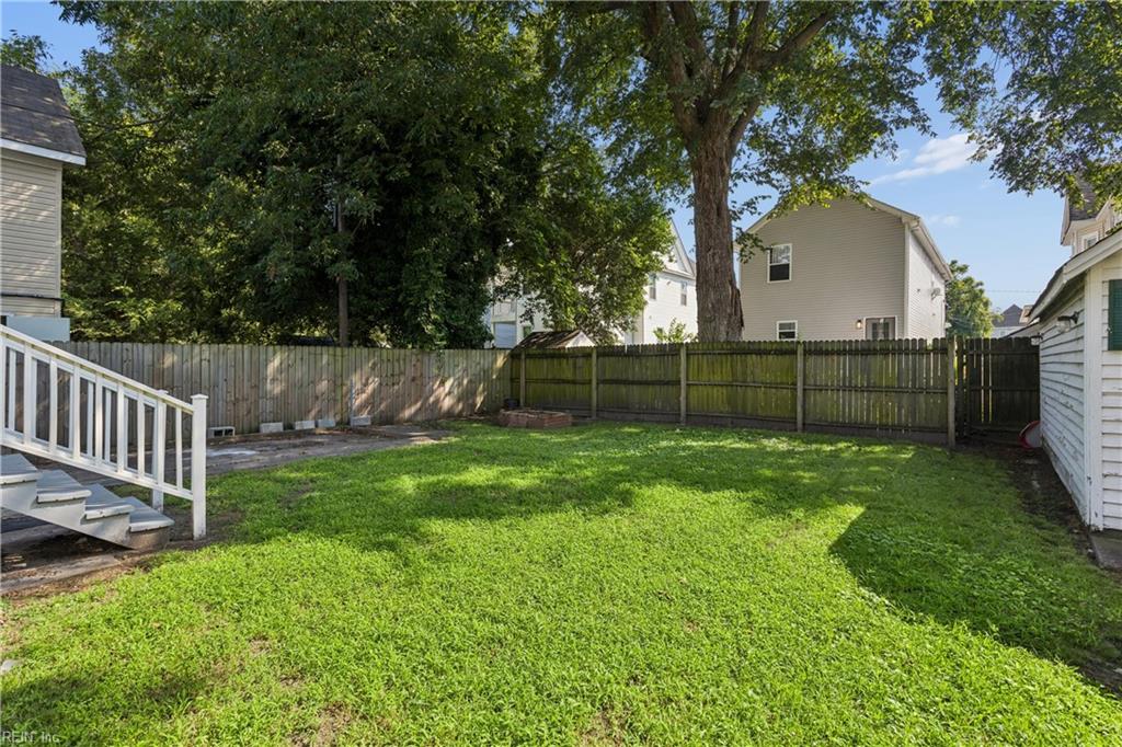 227 W 29th St Property Photo 47