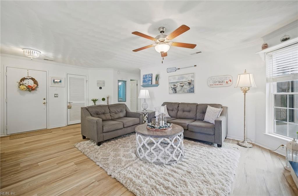 409 Harbour Pt Property Photo 3