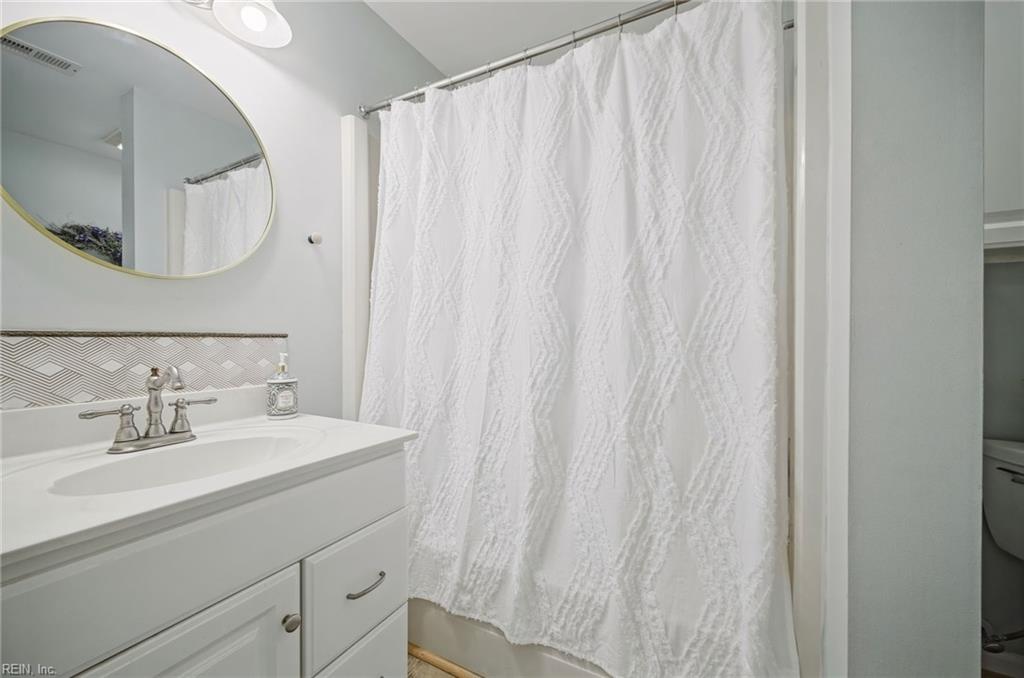 409 Harbour Pt Property Photo 13