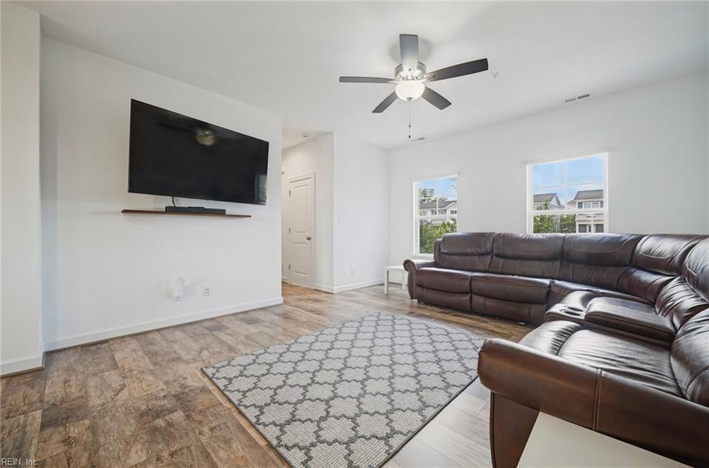 4310 Pinter Ln Property Photo 6