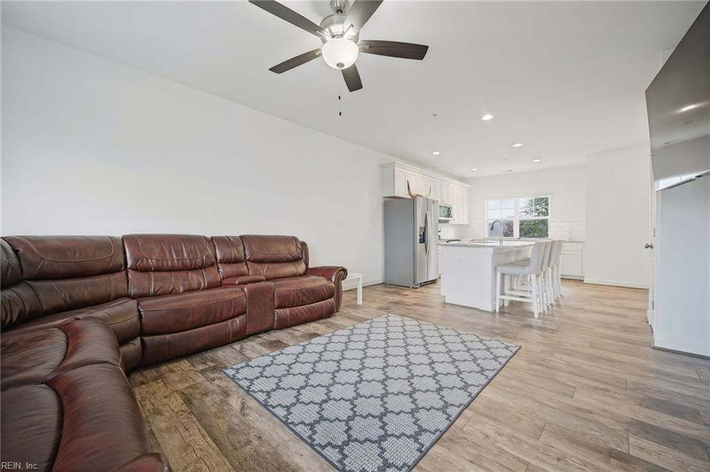 4310 Pinter Ln Property Photo 8