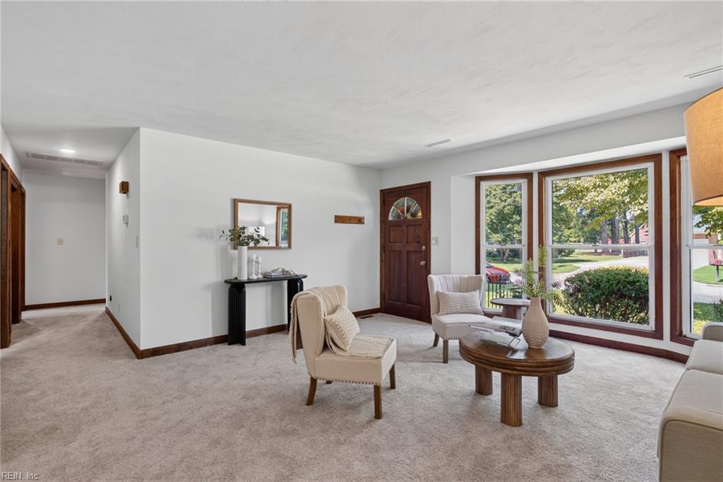 4353 Shorewood Dr Property Photo 7