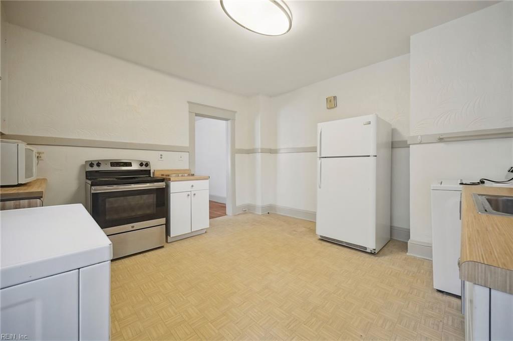 931 Jamestown Cres Property Photo 10