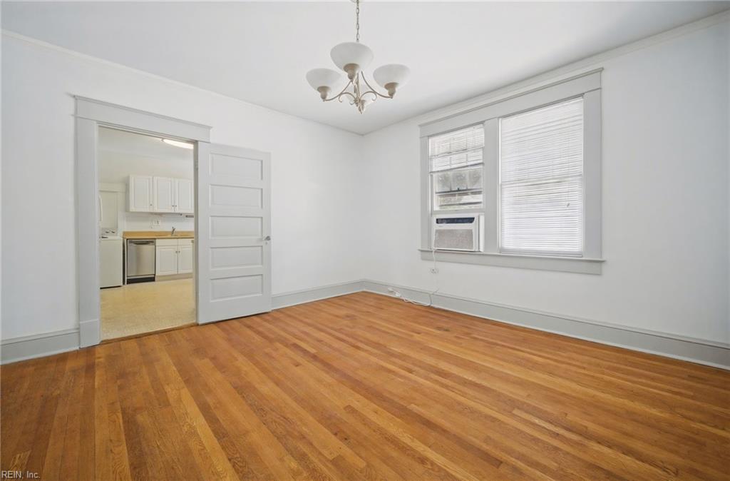 931 Jamestown Cres Property Photo 11
