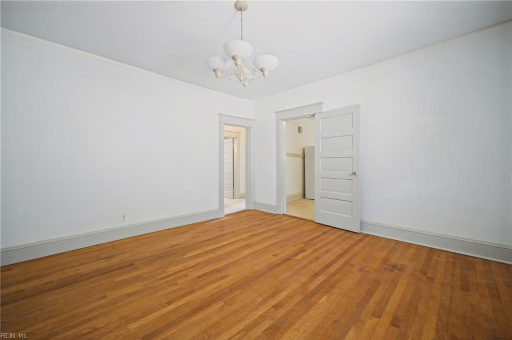 931 Jamestown Cres Property Photo 12
