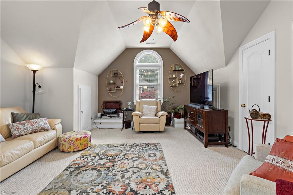 812 Brookside Arch Property Photo 30