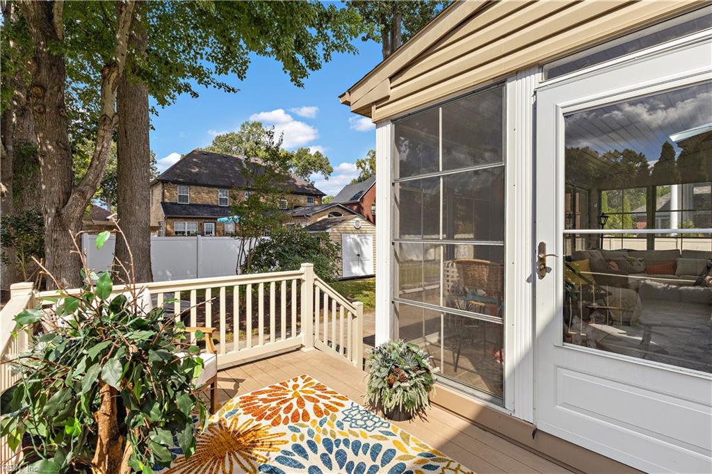 812 Brookside Arch Property Photo 36