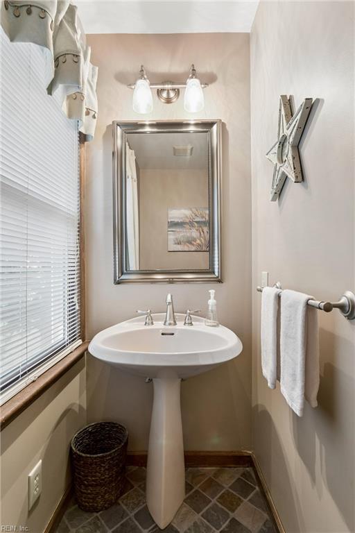 585 Crown Point Dr Property Photo 27