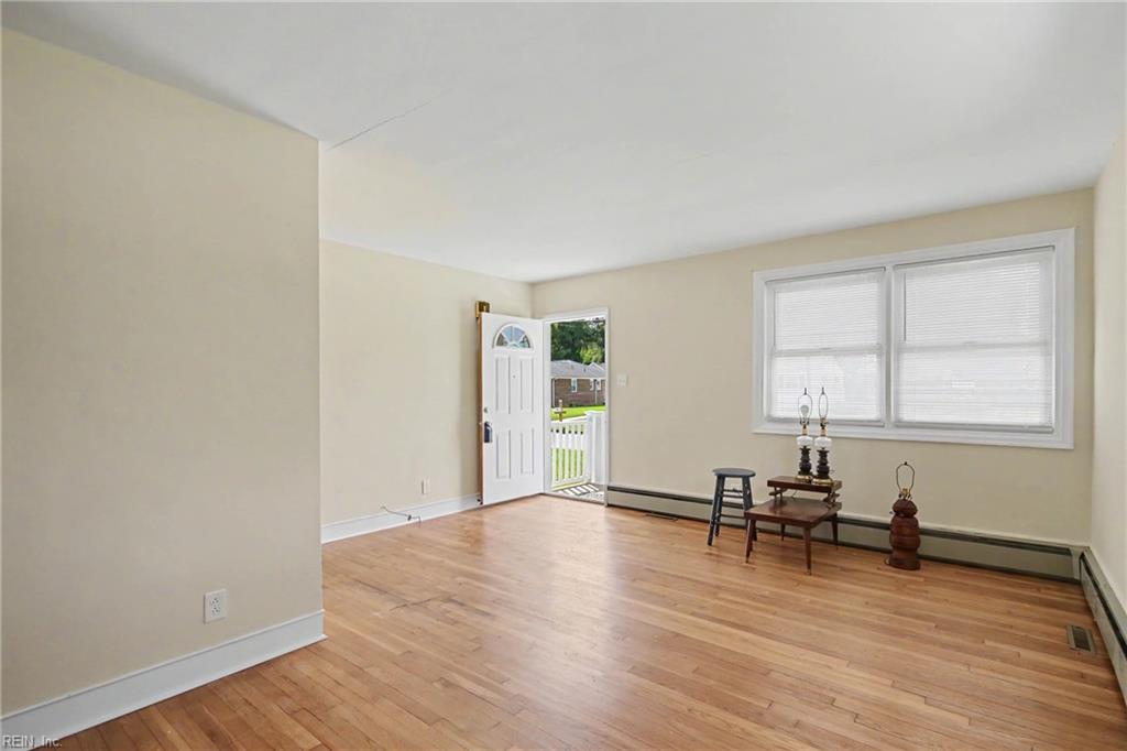1333 Boxwood Dr Property Photo 3