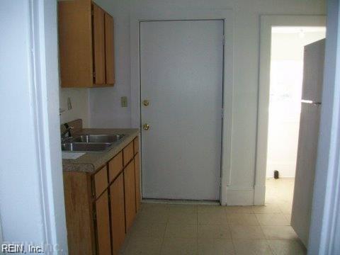 263 W Queen St Property Photo 4