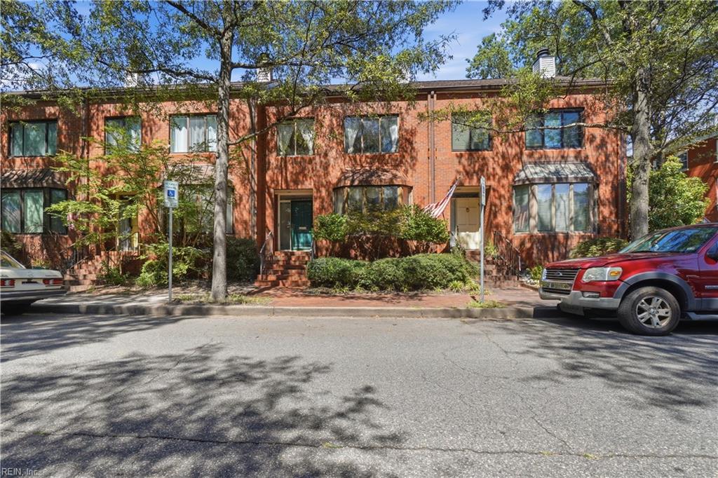 332 College PL Property Photo 1