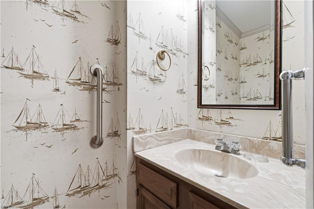 332 College Pl Property Photo 10