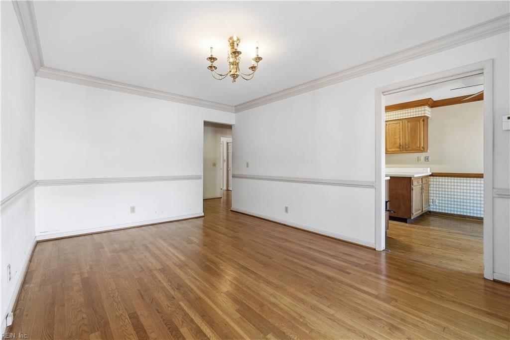 332 College Pl Property Photo 11