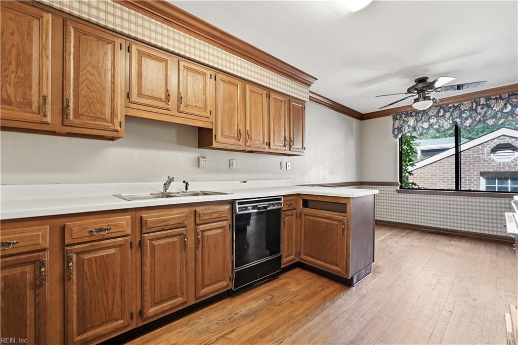 332 College Pl Property Photo 12