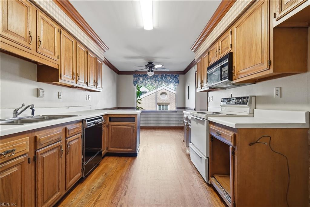 332 College Pl Property Photo 13