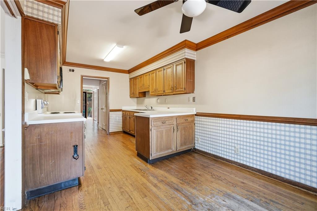 332 College Pl Property Photo 14