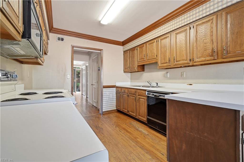 332 College Pl Property Photo 15