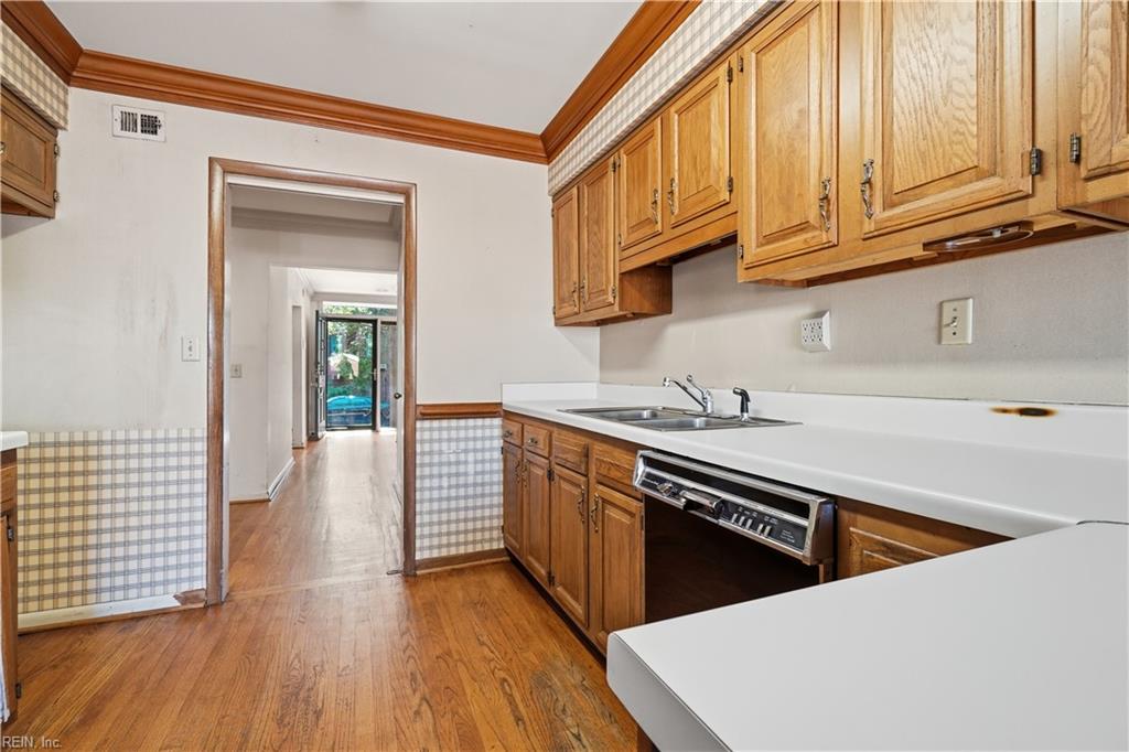 332 College Pl Property Photo 16