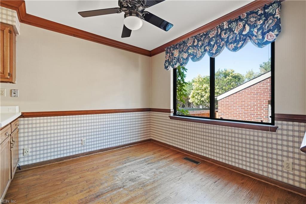 332 College Pl Property Photo 17