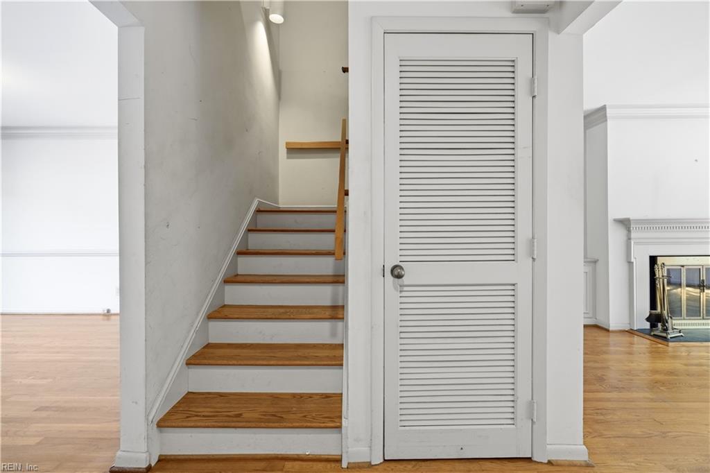 332 College Pl Property Photo 18