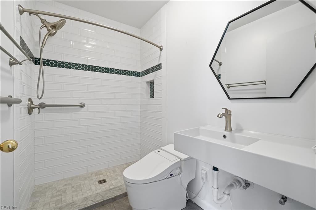 332 College Pl Property Photo 23