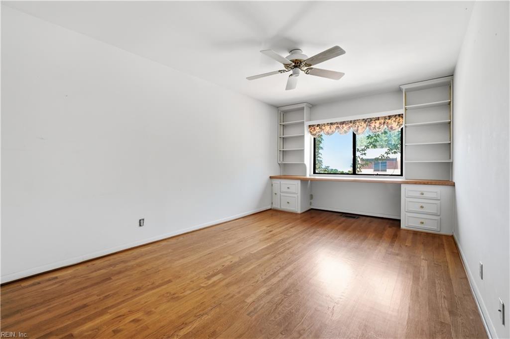 332 College Pl Property Photo 24